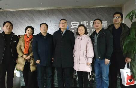 市、區(qū)科技局一行領(lǐng)導(dǎo)蒞臨參 觀指導(dǎo)